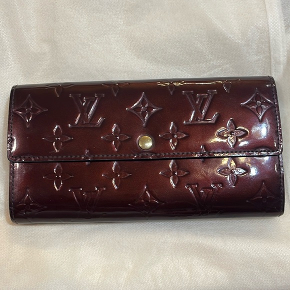 Authentic Burgundy color vernis Long Luis Vuitton Wallet - Picture 1 of 17
